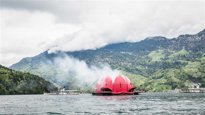 Eine Seerose blüht auf – Dampferparade auf dem Vierwaldstättersee