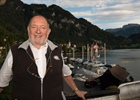 Dampfschiff Pilatus lächelt auf die Seerose hinunter